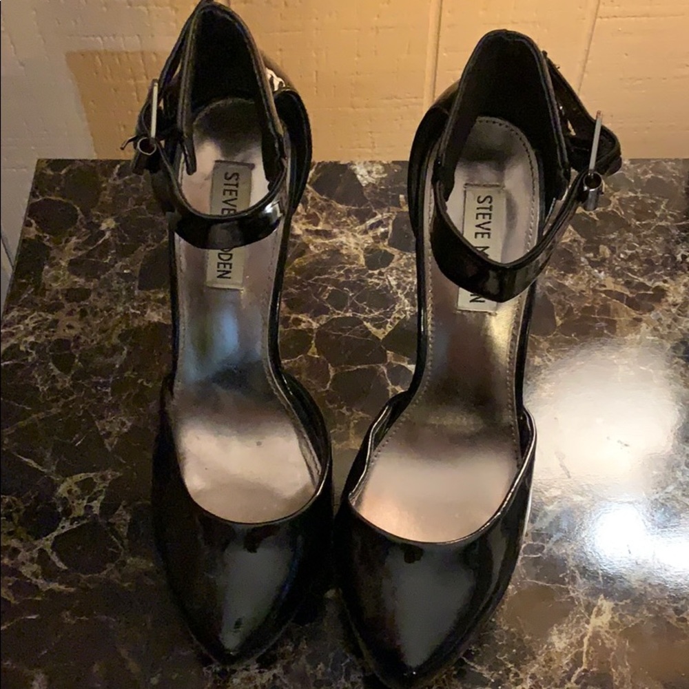 🖤Black patent leather strap heels🖤